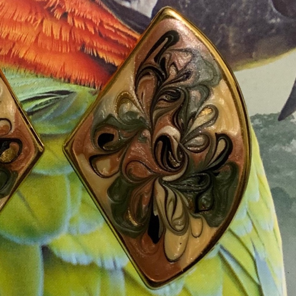 VINTAGE SWIRLY SHIMMERY clip on earrings - Picture 6 of 13